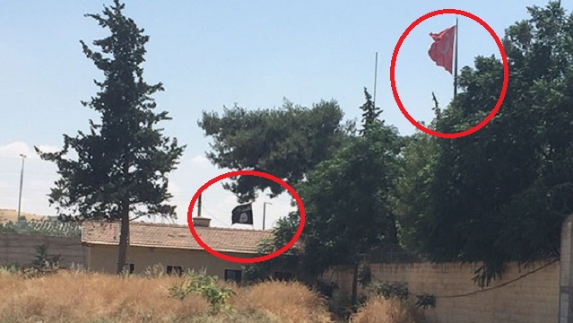 Sınırda Türk Bayrağı ve IŞİD simgesi yan yana!